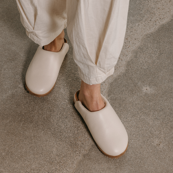 Kelsi Dagger Flip Shell Clogs