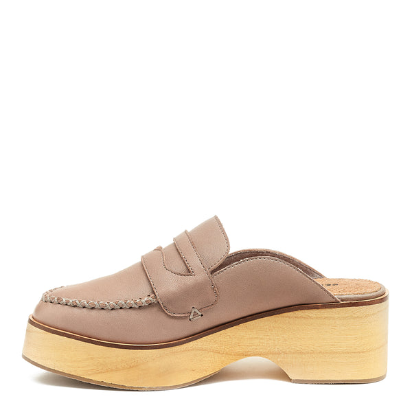 Kelsi Dagger Window Dove Clog