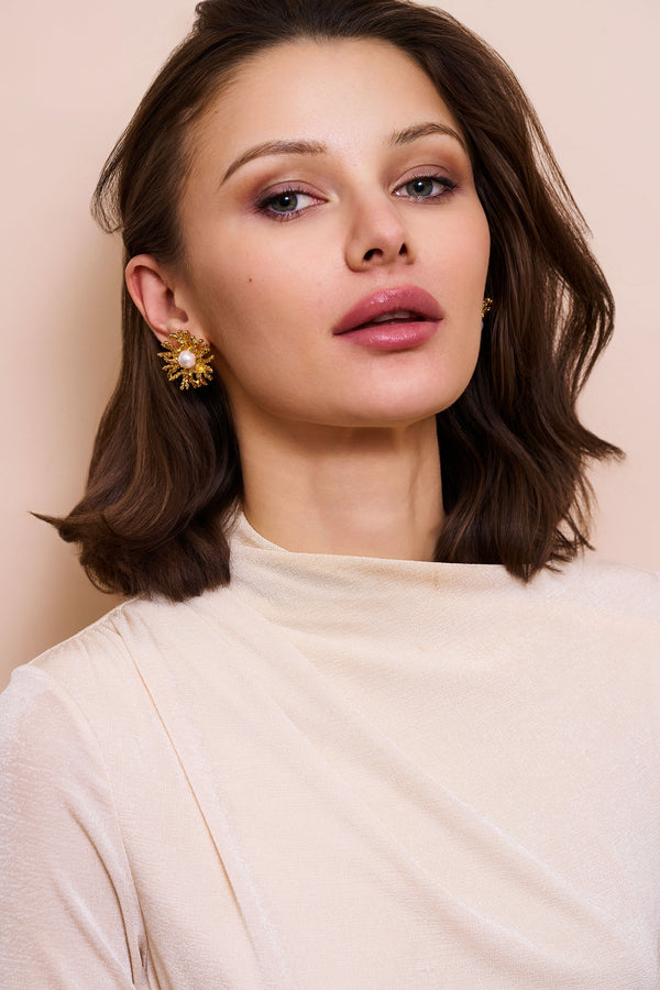 Kenneth Jay Lane Coral Reef Pierced Earrings - Pearl Center