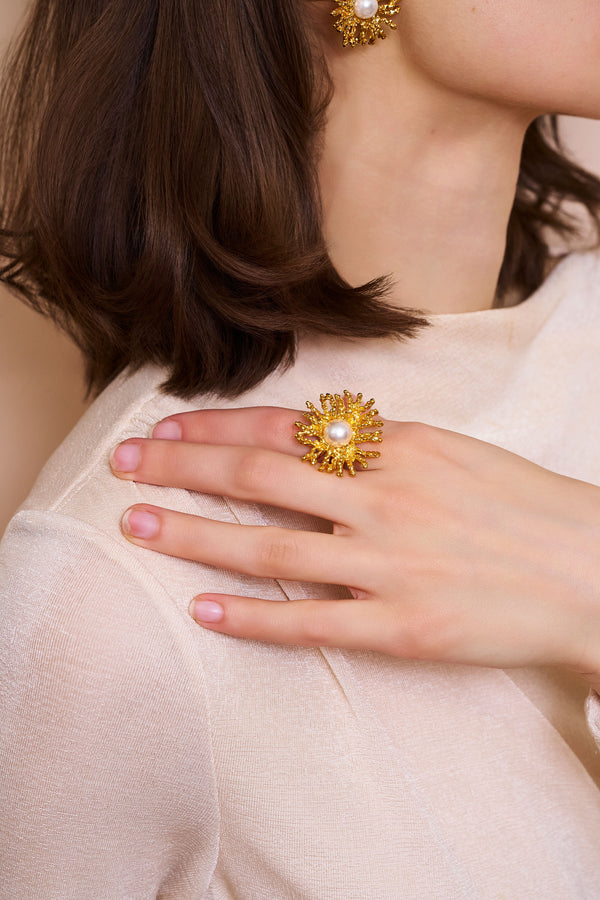 Kenneth Jay Lane Coral Reef Ring - Pearl Center