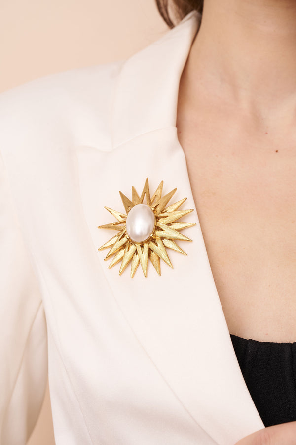 Kenneth Jay Lane Pearl Center Starburst Pin