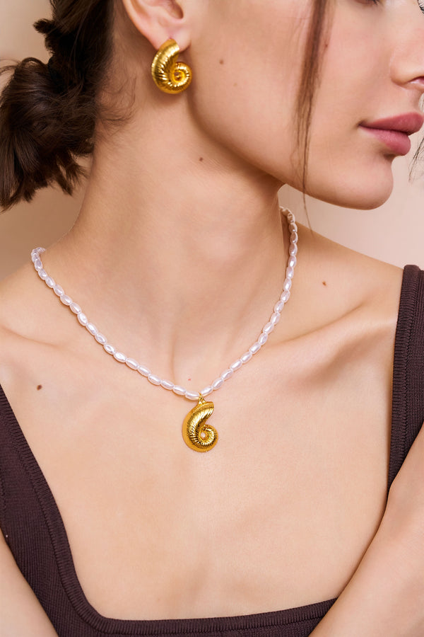 Kenneth Jay Lane Seashell Pendant Necklace