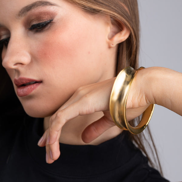 Kenneth Jay Lane Wavy Contoured Bangle