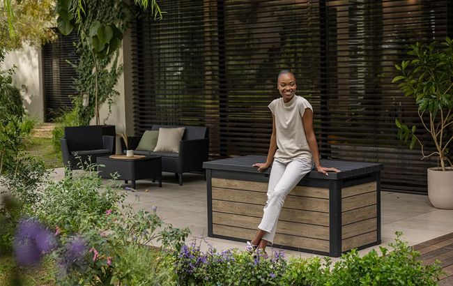 Keter Signature 150 Gallon Deck Box - Ashwood Brown