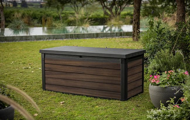 Keter Signature 150 Gallon Deck Box - Rosewood Brown