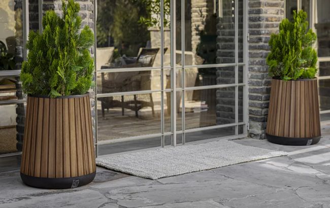 Keter Signature Conical Planter - Rosewood Brown