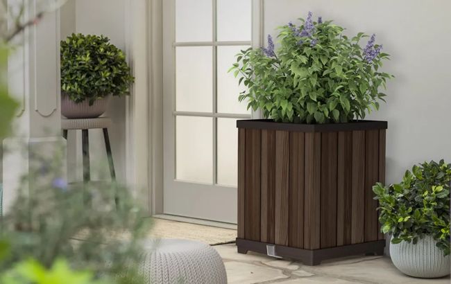 Keter Signature Square Tall Planter - Rosewood Brown