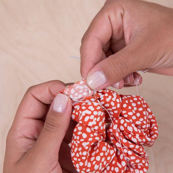 Kikkerland Crafters DIY Scrunchie Kit