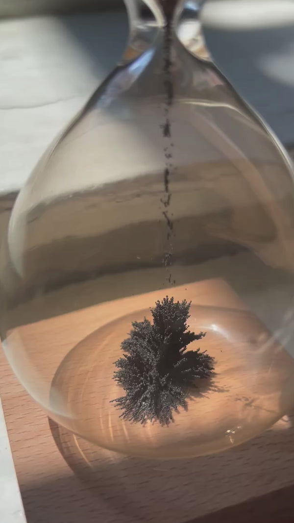 Kikkerland Magnetic Hourglass