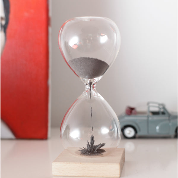 Kikkerland Magnetic Hourglass