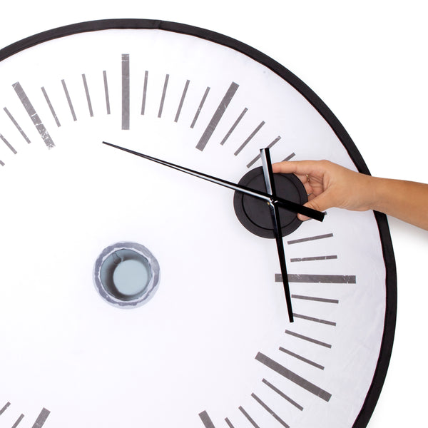 Kikkerland Pop-Up Wall Clock