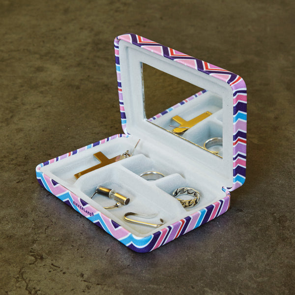 Kikkerland Portable Striped Jewelry Case