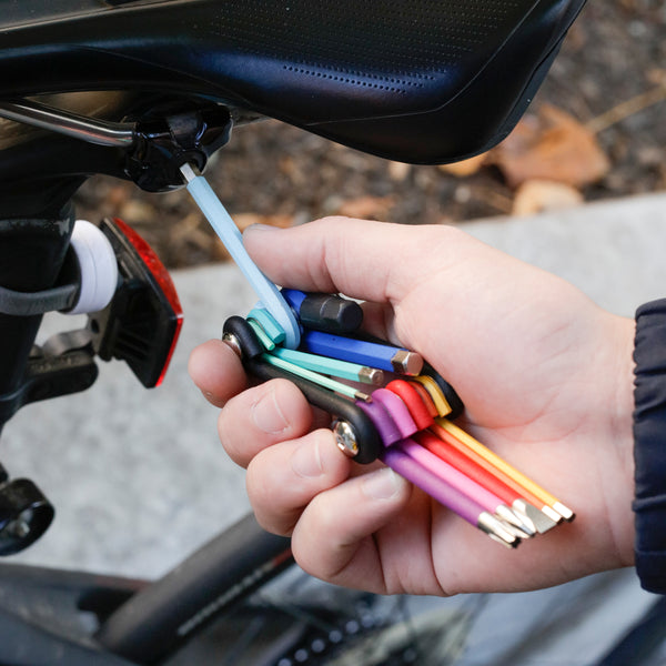 Kikkerland Rainbow Multi-Tool Set