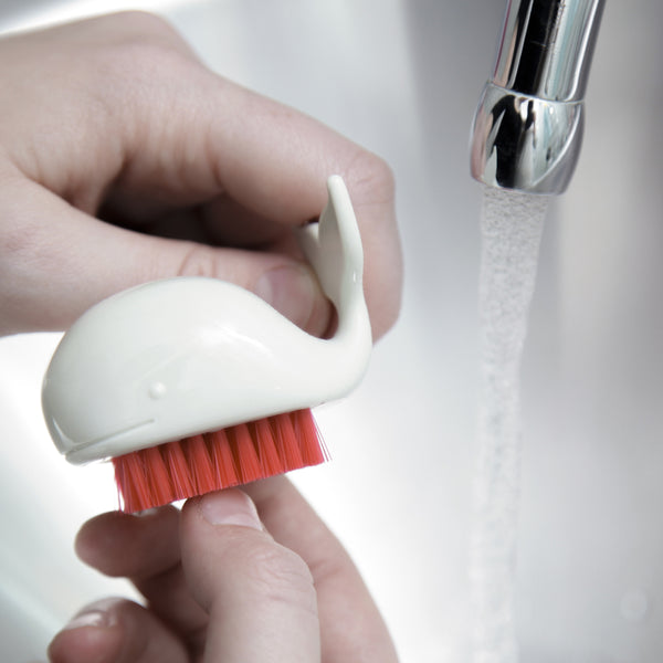 Kikkerland Whale Nail Brush