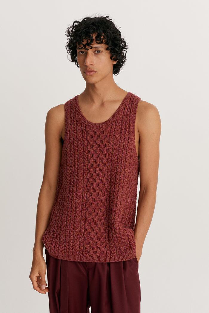 King & Tuckfield Chunky Cable Knit Vest MERLOT