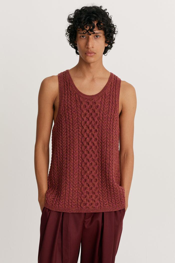 King & Tuckfield Chunky Cable Knit Vest MERLOT