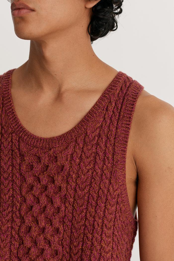 King & Tuckfield Chunky Cable Knit Vest MERLOT