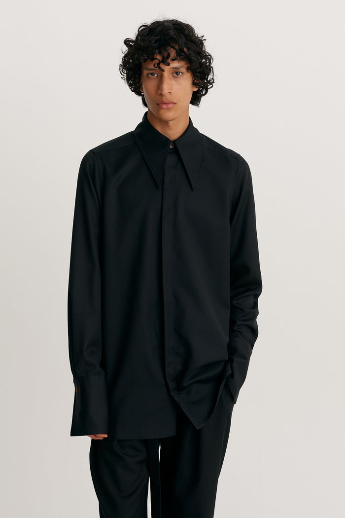 King & Tuckfield Pointed Collar Long Line Shirt BLACK