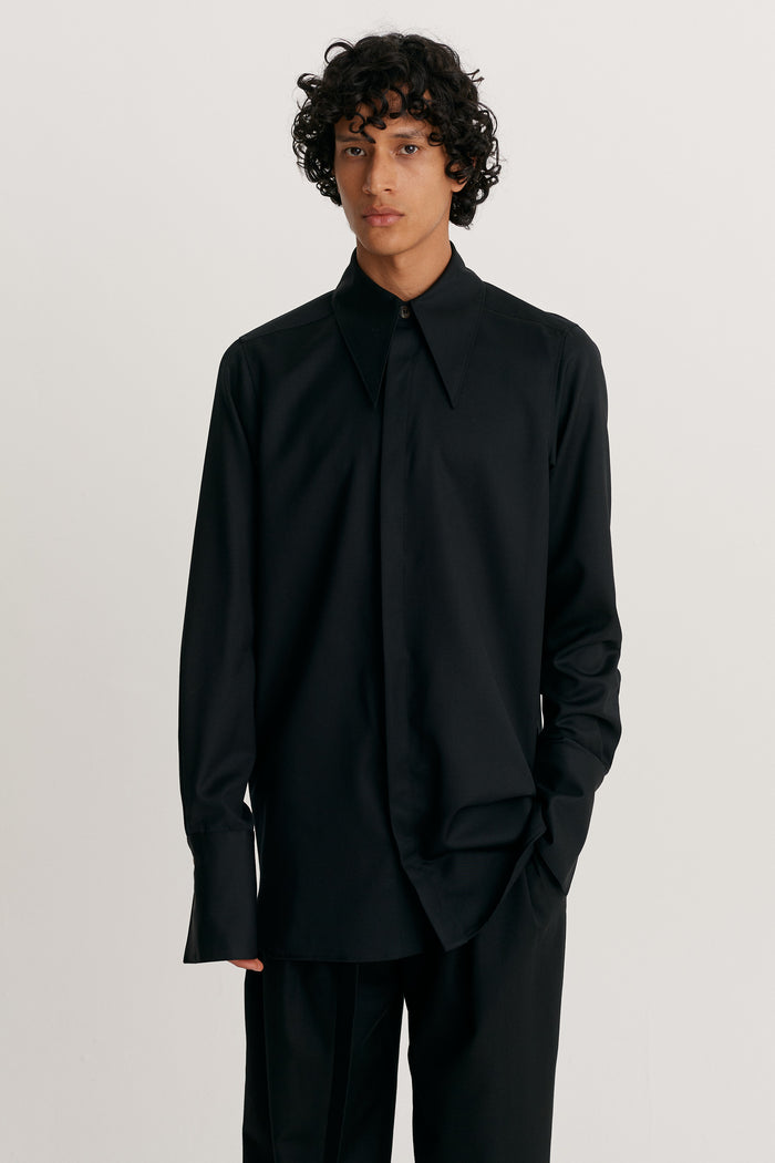 king & tuckfield Pointed Collar Long Line Shirt BLACK