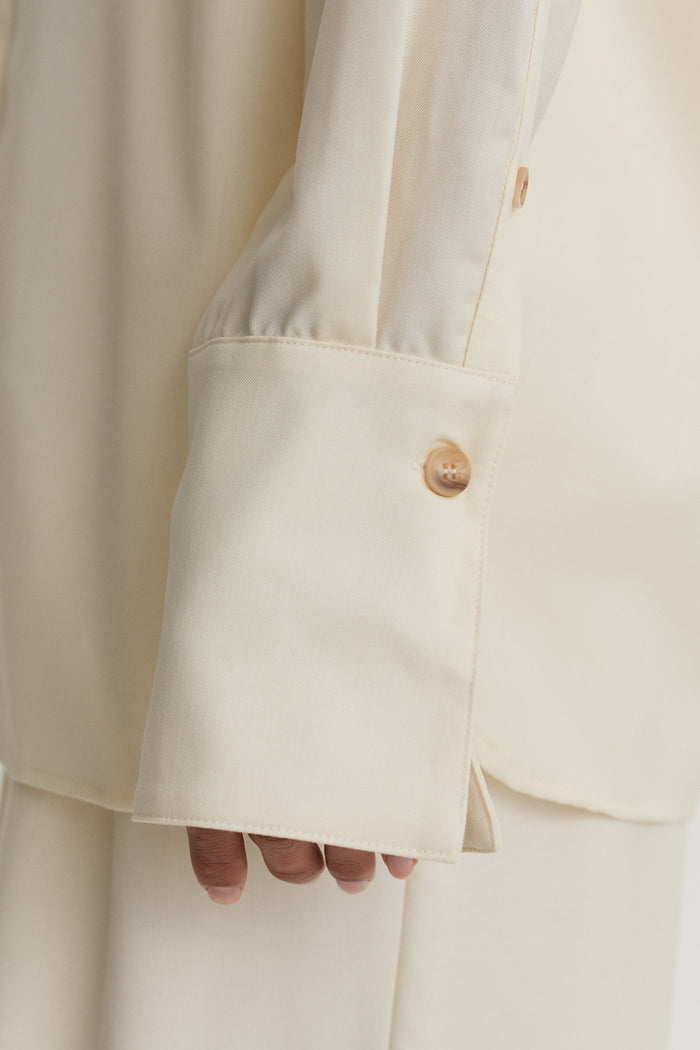 King & Tuckfield Pointed Collar Long Line Shirt VANILLA