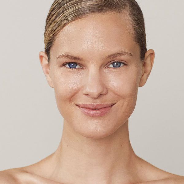 Kjaer Weis Invisible Touch Liquid Foundation M220/Just Sheer