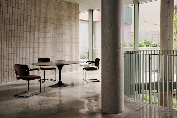 Knoll Saarinen Dining Table Round