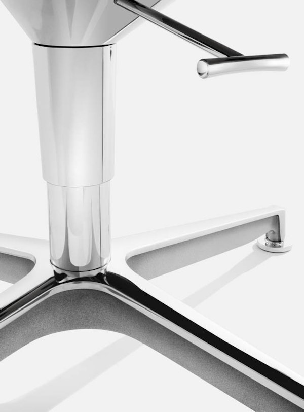 Knoll Saarinen Executive Swivel Side Chair