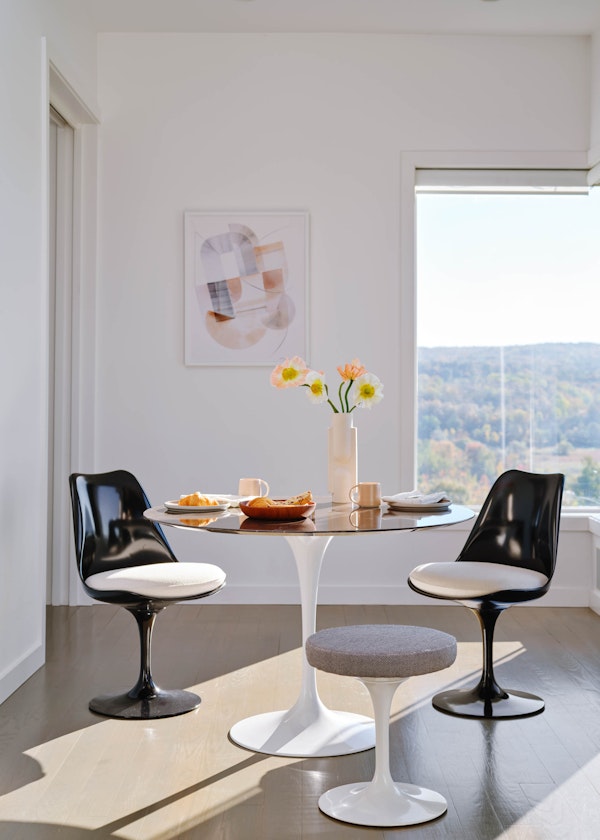 Knoll Tulip™ Side Chair Upholstered Seat