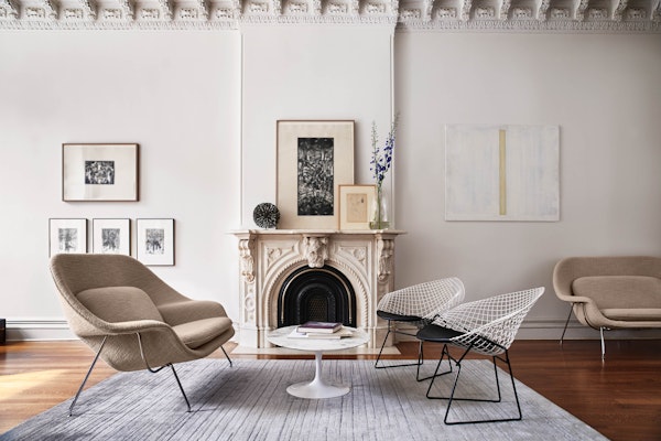 Knoll Womb™ Settee