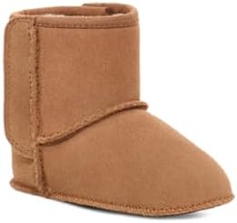 UGG Unisex-Baby Classic Fashion Boot