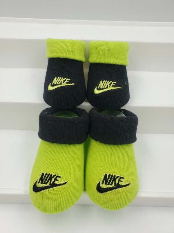 2 Pair Nike Baby Boys Booties Size 0-6 Months Black Green Shower Gift B23 MP