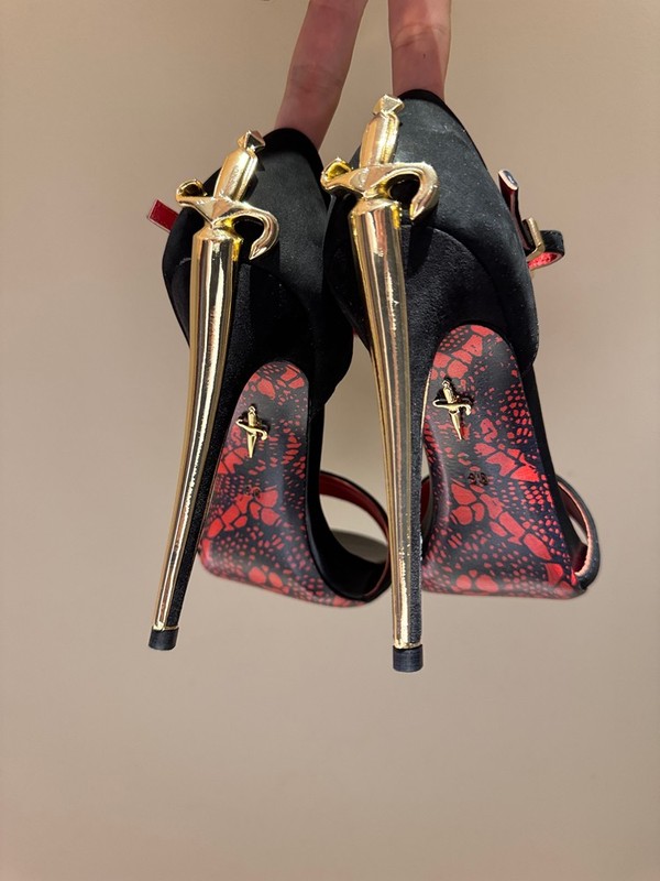 2025 Genuine Leather Metal Metal High Heels Fashion Runway High-heeled Sandals