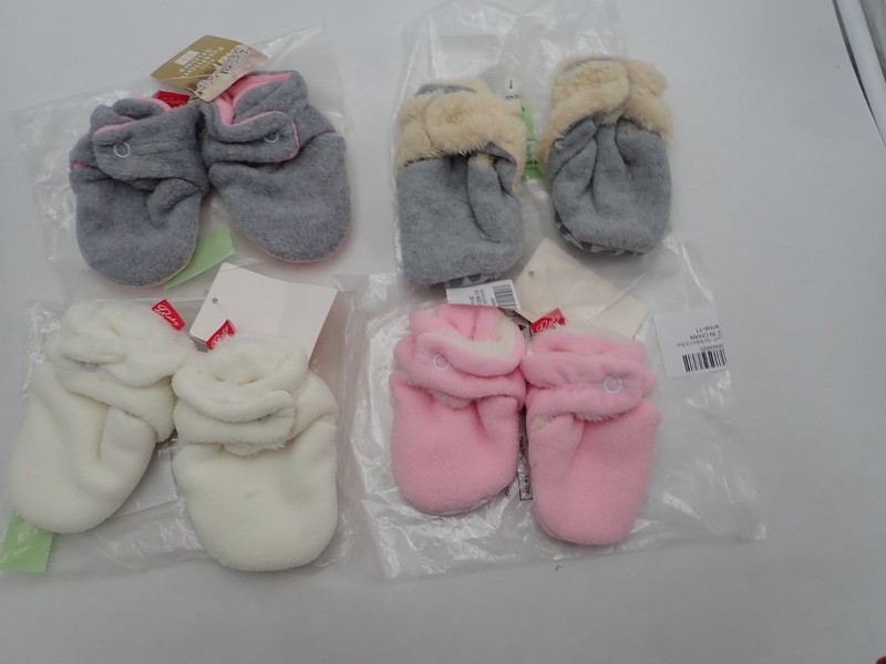 4 Pair Of Infant Babies Fleece Non Slip Booties 0-6 Months