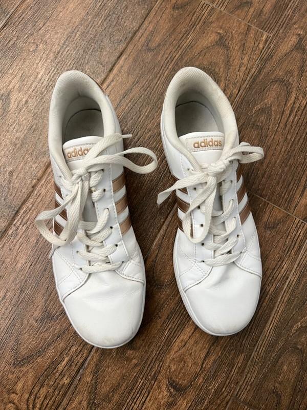 ADIDAS GIRLS BASELINE SNEAKERS TENNIS SHOES WHITE COPPER BIG GIRLS 6 VGUC