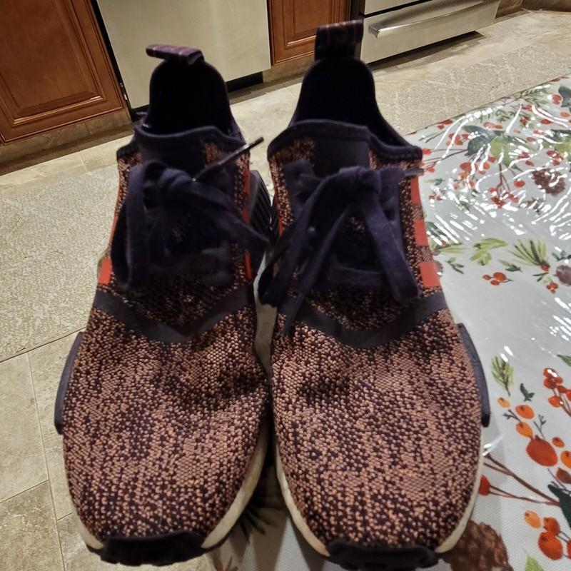 Adidas NMD R1 Sneakers Size 4 Mint Clean Condition
