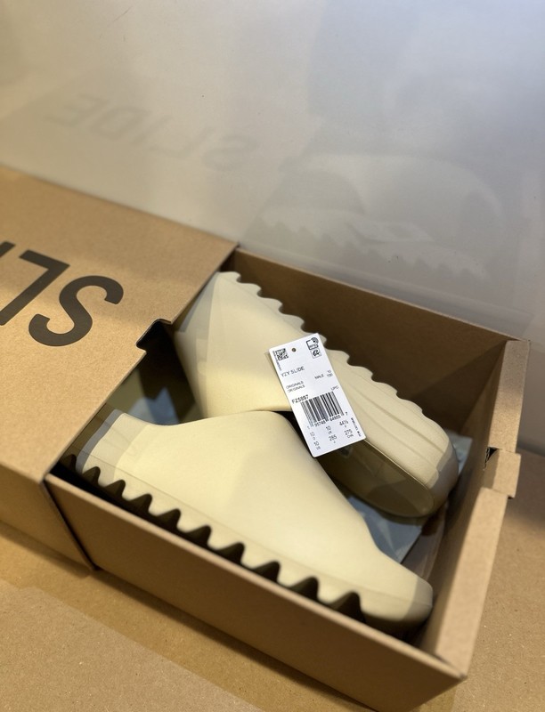 Adidas Yeezy Slide Bone (SIZES 7-13) 100% AUTHENTIC WITH RECEIPT
