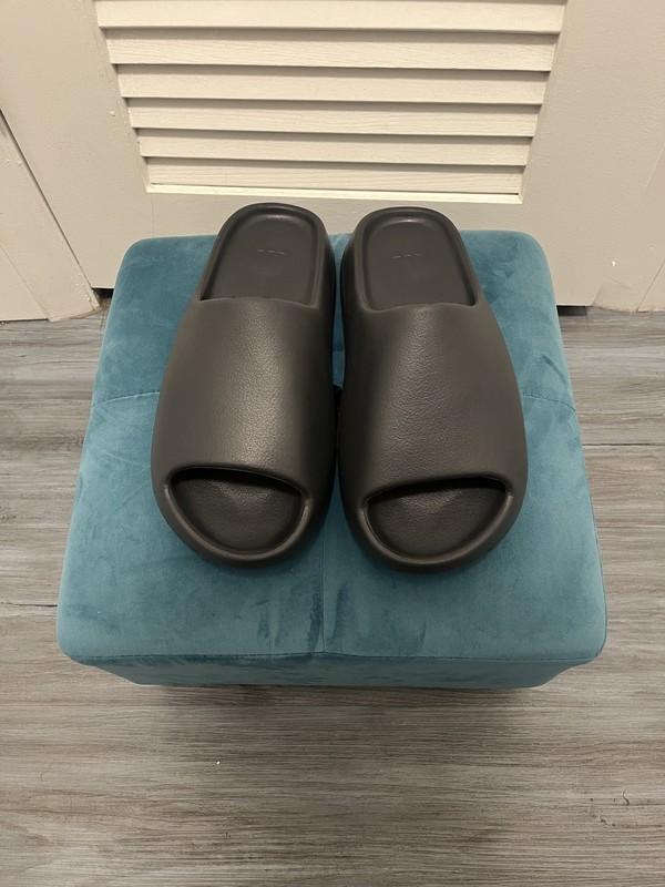 Adidas Yeezy Slides Onyx Size 10