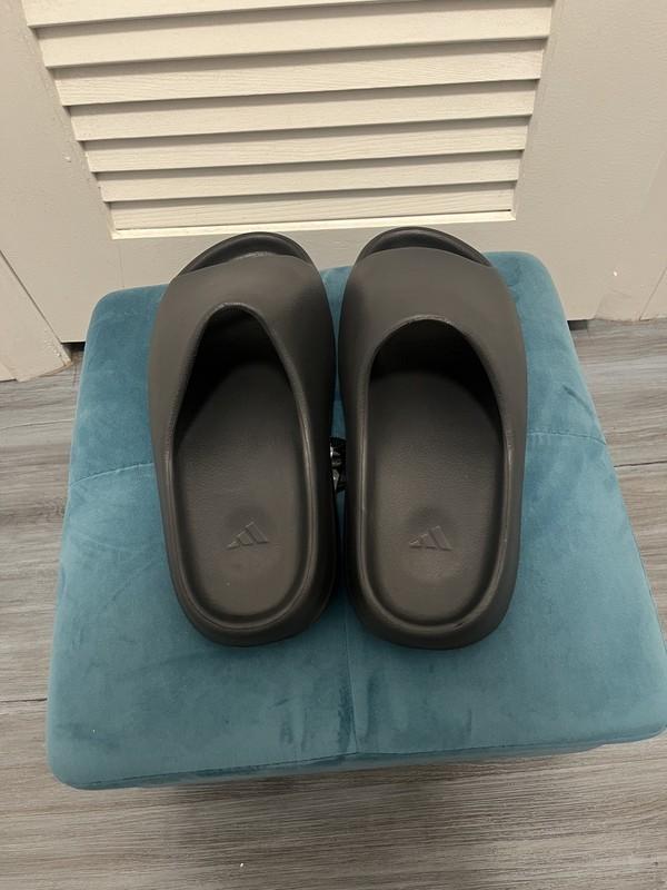 Adidas Yeezy Slides Onyx Size 10