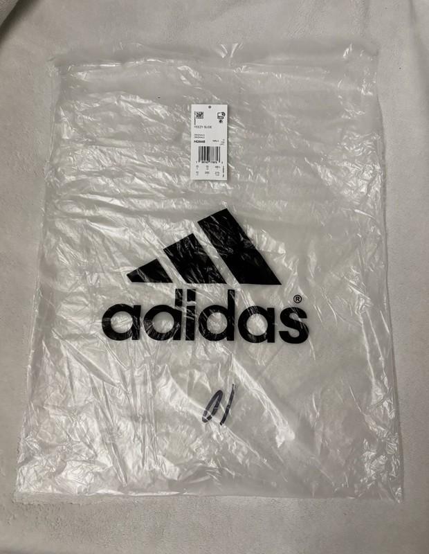 Adidas Yeezy Slides Onyx Size 10 ‼️