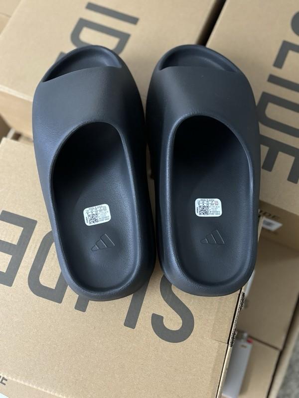 Adidas Yeezy Slides Onyx Size 10 ‼️