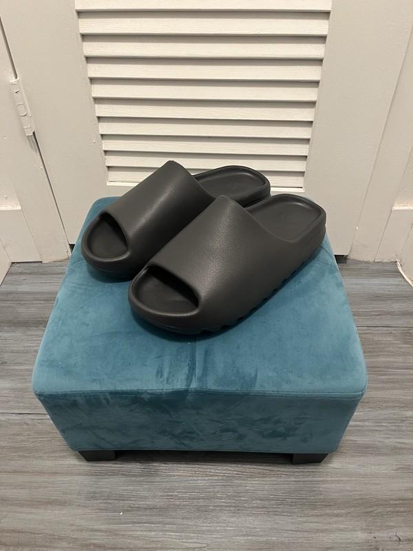 Adidas Yeezy Slides Onyx Size 10