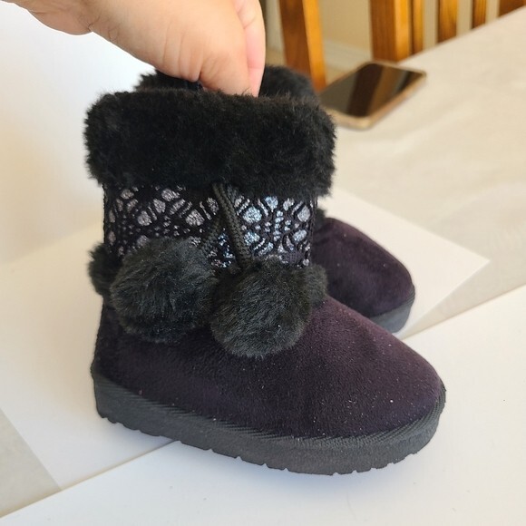Adorable Child Girls Pom Pom Black Faux Suede Fur Fall Winter Snow Boots Size 6
