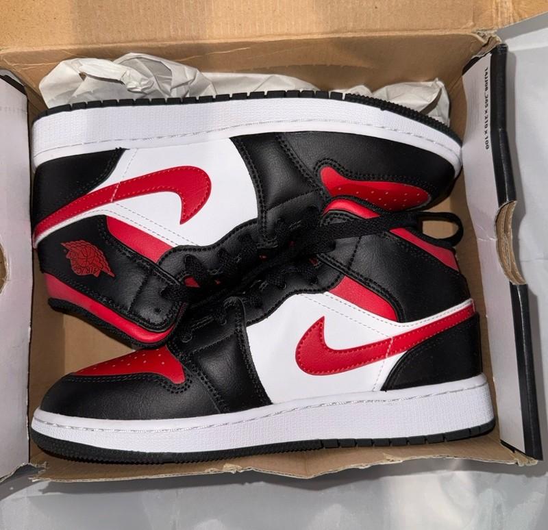 Air Jordan 1 Mid Shoes “Bred Toe” Black Fire Red White 554724-079 GS Size 5Y
