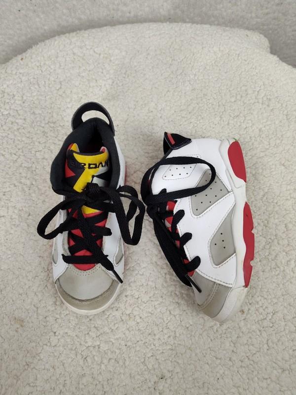 Air Jordan 6 Retro Boys Sneakers 10C White Faux Leather Lace Up Basketball Shoes