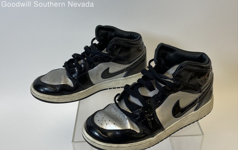 Air Jordan Nike Children Black & Silver-Tone Basketball Sneakers - Size 6Y