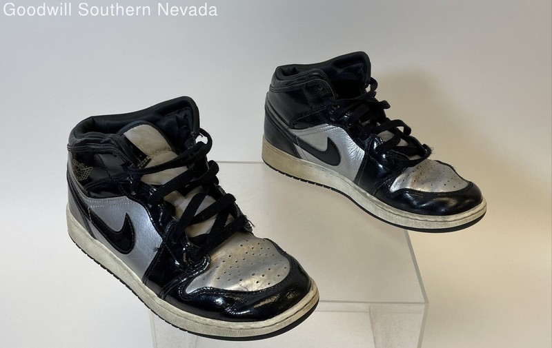 Air Jordan Nike Children Black & Silver-Tone Basketball Sneakers - Size 6Y
