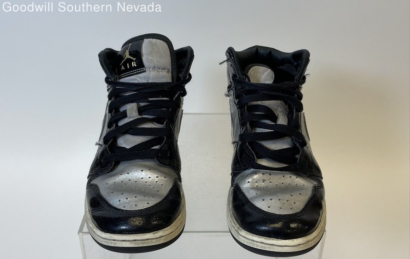 Air Jordan Nike Children Black & Silver-Tone Basketball Sneakers - Size 6Y