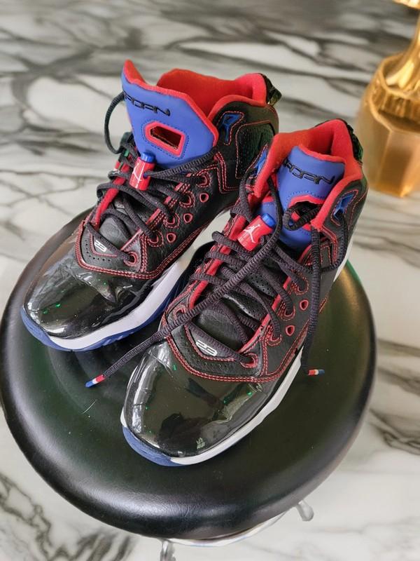 Air Jordan Youth Size 5.5 Sneakers Red/White/Black