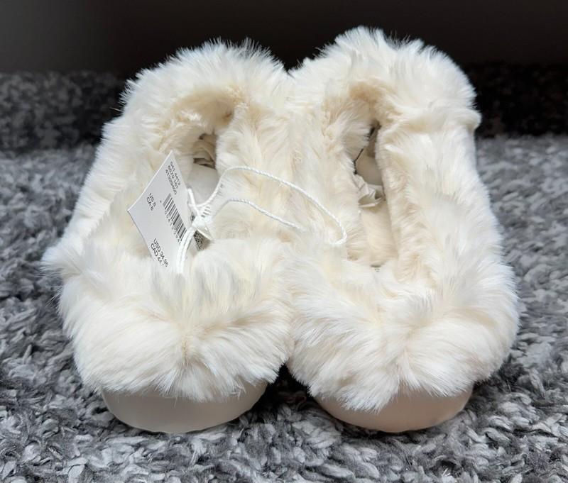 American Eagle Peanuts Slippers Womens Size 8 Ivory White Fall Faux Fur Snoopy
