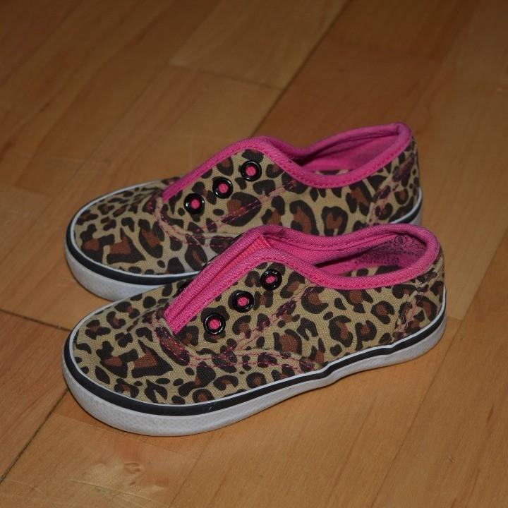 AUSTIN Baby Toddler Girls' Sz 6 Slip-On Sneakers Shoes